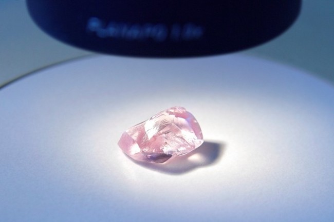 俄羅斯挖到寶 27.85克拉罕見粉紅鑽石出土 | 華視新聞