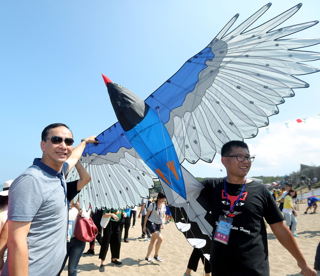 國際風箏節新北登場 "台灣藍鵲"也參一咖 | 華視新聞