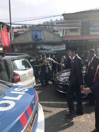 塞車太嚴重! 印尼總統走3公里參加閱兵