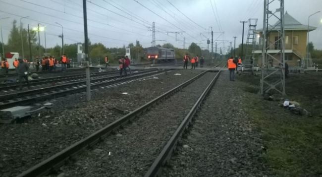 俄巴士遭火車攔腰撞 釀至少19死5傷 | 華視新聞