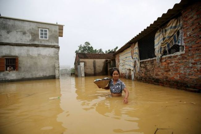 雪上加霜! 越南洪災54死 輕颱卡努接續撲來 | 華視新聞