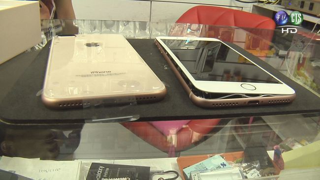 iphone 8 全球10起爆裂"一開箱就發現電池膨脹"?! | 華視新聞