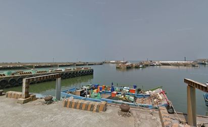 老翁落海搶救不治 海巡署:生前有在玩賽鴿 | 新竹縣坡頭漁港(翻攝Google Map)