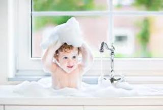 嬰兒肌膚角質薄 建議"清水"洗澡最好!