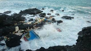 漁船擱淺三仙台 撞礁支離破碎2人傷