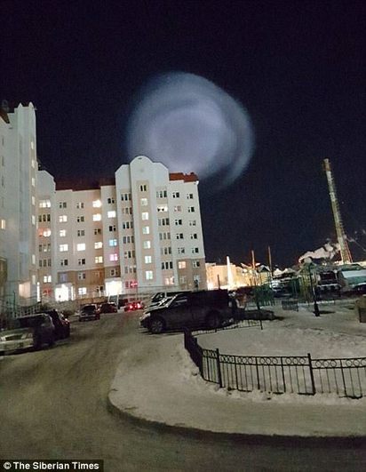 【影】外星人降臨!? 西伯利亞出現詭異白光 | (翻攝西伯利亞時報)