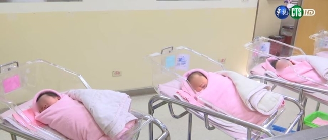 前9月新生兒僅14.3萬 死亡交叉恐提前到2019年 | 華視新聞