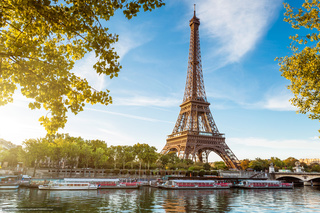 9歲女孩偷拿爸手機玩 下訂39K巴黎遊