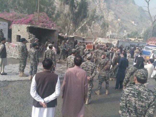 巴基斯坦客運墜橋 釀26死60傷 | 華視新聞