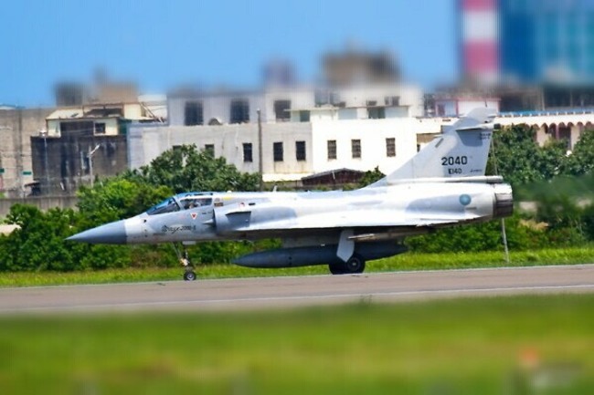 【影】空軍飛官何子雨夜訓失聯 陸軍製作影片祈福 | 華視新聞