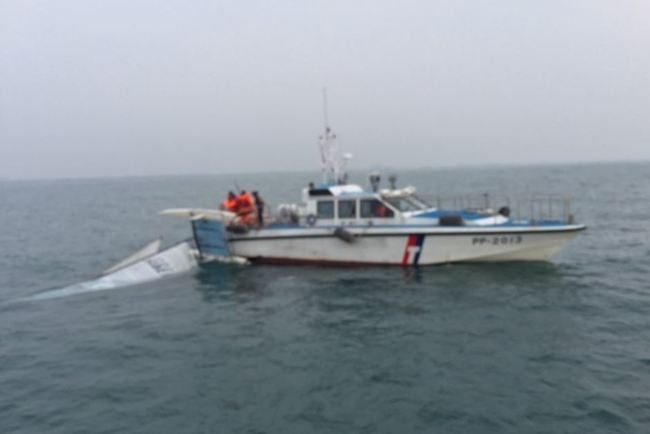 東北季風引沿海長浪 風帆船翻覆2人獲 | 華視新聞