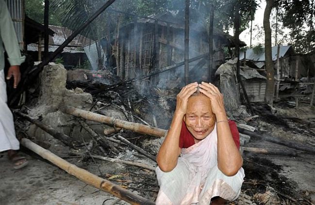 臉書發文毀謗穆罕默德 2萬穆斯林放火燒村落 | 華視新聞