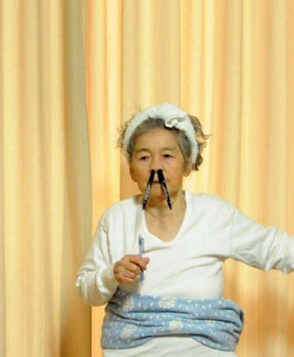 【圖】超另類! 地表最強自拍女王 89歲嬤開攝影展 | 最強自拍女王西本喜美子(翻攝IG)