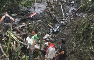哥倫比亞巴士墜谷 14死35傷人數恐再攀升