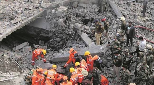 印度塑膠工廠起火後倒塌 13死20人遭活埋 | 華視新聞