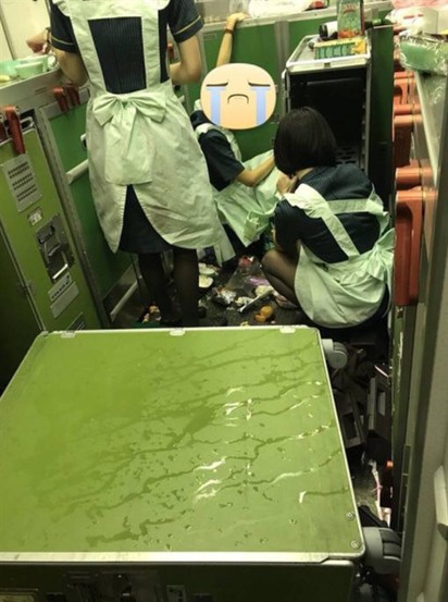 長榮班機22日遇亂流 8組員.3乘客受輕傷 | 遭遇亂流的長榮BR56班機