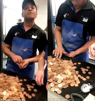 【影】披薩店惹火男子 怒換"1200個硬幣"付餐費