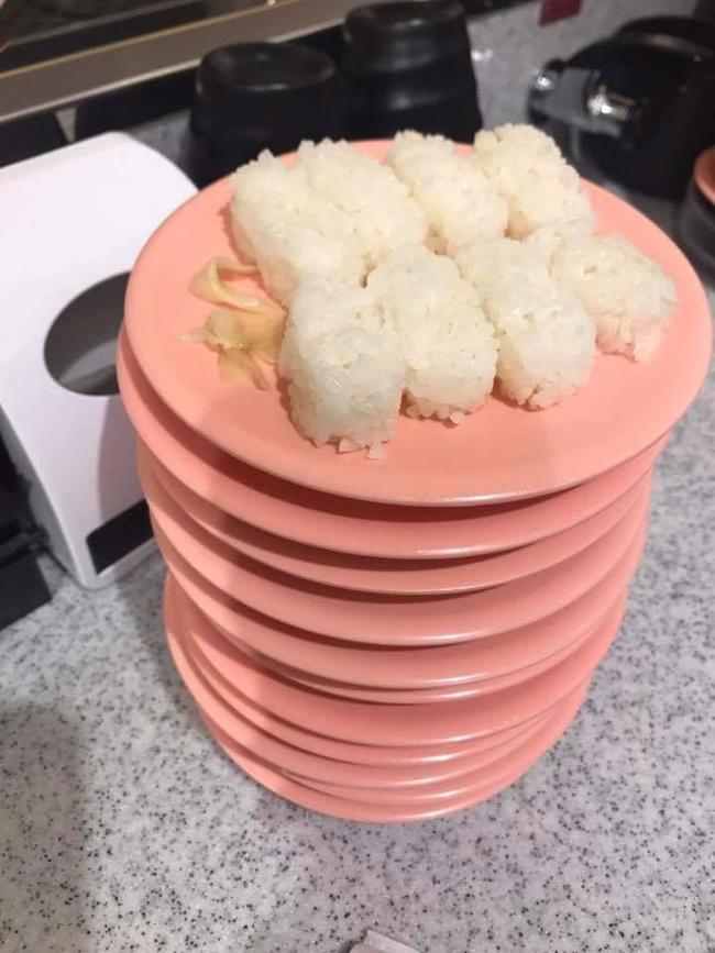 握壽司只吃料剩一堆飯 她批:浪費食物的是店家 | 華視新聞