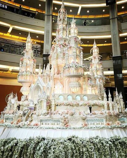 【影】超華麗! 巨大城堡蛋糕亮相 高度逾5公尺 | LeNovelle Cake蛋糕店的傑作(翻攝臉書LeNovelle Cake)