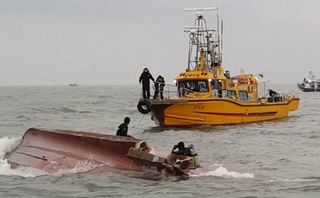 南韓漁船仁川外海撞上油船 13死7傷2失蹤