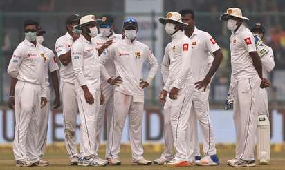 恐怖毒霾! 印度空汙超標"15倍" 外國選手比賽狂吐 | 戴口罩比賽的斯里蘭卡選手(翻攝美聯社)
