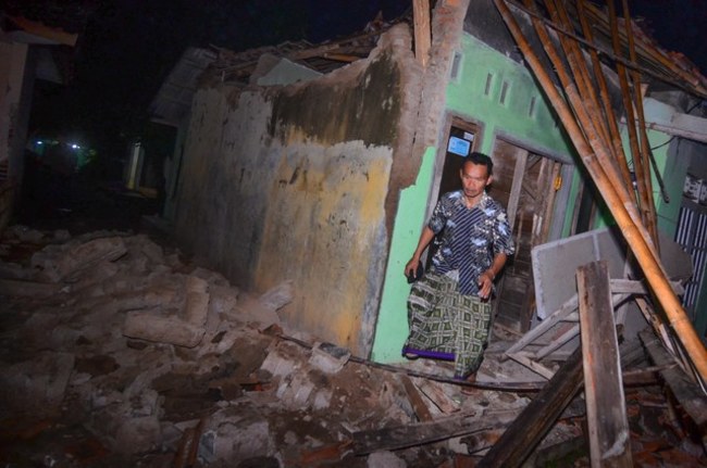 【影】印尼西爪哇規模6.5強震 釀至少1人死亡 | 華視新聞