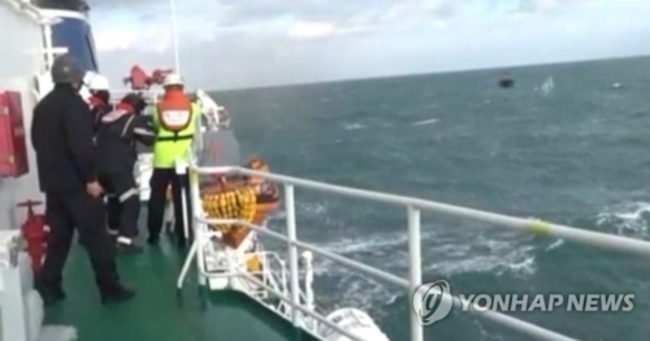 太囂張! 大陸漁船入侵南韓海域 遭海警連開200槍 | 華視新聞
