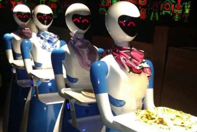【影】沒人情味? 印度餐廳主打"機器人送餐" | 華視新聞