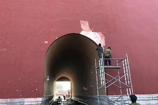 【影】掉漆! 北京故宮外牆剝落 網酸:帝國要完了嗎?
