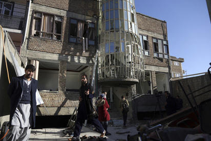 阿富汗文化中心遭自殺炸彈攻擊 釀41死近百受傷 | 阿富汗自殺炸彈攻擊(翻攝美聯社)