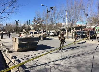 阿富汗文化中心遭自殺炸彈攻擊 釀41死近百受傷 | 阿富汗自殺炸彈攻擊(翻攝美聯社)