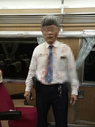 台鐵列車長遭旅客用酒瓶砸傷 滿身血送醫