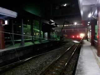 台鐵后里站電車線遭壓故障不通 估8點雙向搶通