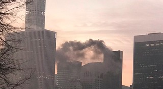【影】氣數已盡? 川普大樓起火 傳出至少2傷