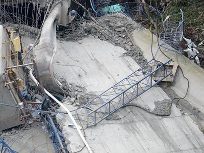 【影】哥國斜張橋施工中斷裂 釀至少10死.8傷 | 哥倫比亞斜張橋斷裂(翻攝澳洲新聞網)