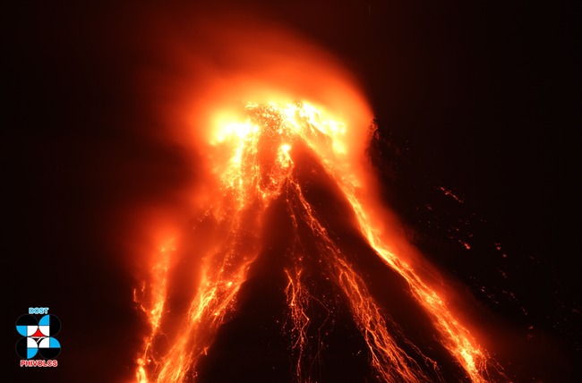 快逃! 菲國火山噴岩漿 當局估”隨時會爆發” | 華視新聞