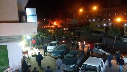 利比亞連2起汽車炸彈恐攻 釀33死50傷 | 班加西爆炸現場(翻攝利比亞觀察報)