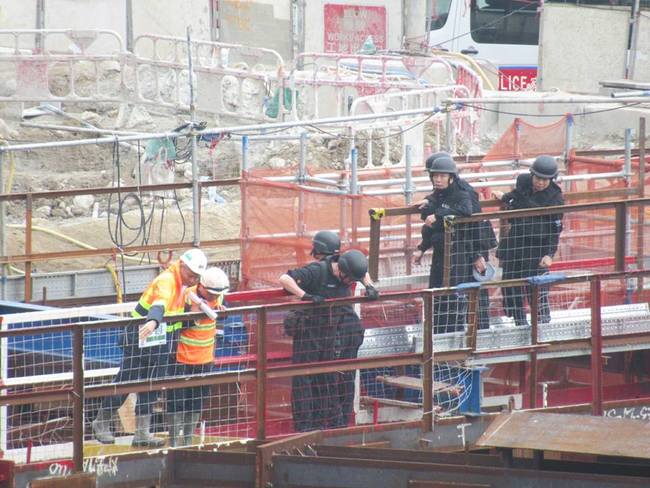 香港工地挖到2枚疑似炸彈 工人已疏散專家處理中 | 華視新聞