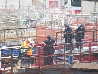 香港工地挖到2枚疑似炸彈 工人已疏散專家處理中