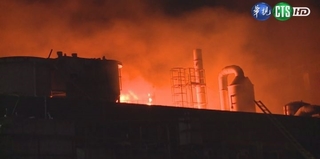惡火吞鐵皮工廠 18員工急疏散