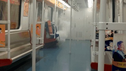 廣州男搭地鐵充電 行動電源冒煙疑起火濃煙竄車廂 | 
