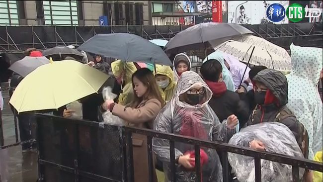 【晚間搶先報】阿妹戶外演唱會 歌迷一早冒雨排隊 | 華視新聞
