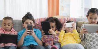 孩童太常玩手機 國健署教”護眼6招式”