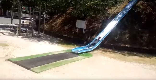 【影】日本最危險溜滑梯"玩家噴出"受傷 恐將搬走 | 華視新聞