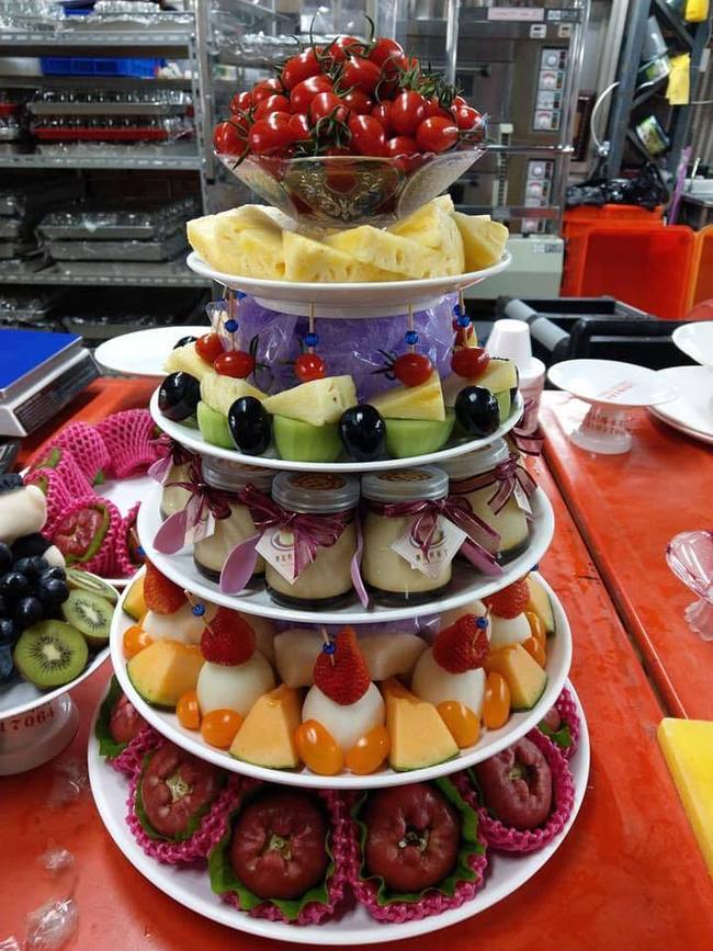超霸氣婚宴水果盤! 堆疊6層超澎派 | 華視新聞