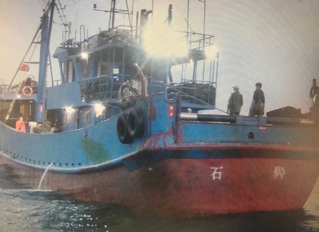 大陸船越界捕撈 台中海巡依法取締押回偵辦 | 華視新聞