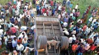 印度巴士超速墜河 翻車造成12死46傷