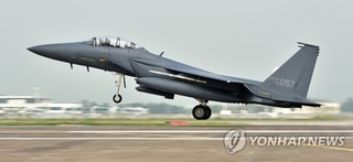 南韓F-15K戰鬥機失事墜毀 飛行員1死1重傷