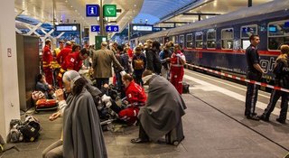 奧地利火車碰撞意外 釀54人受傷