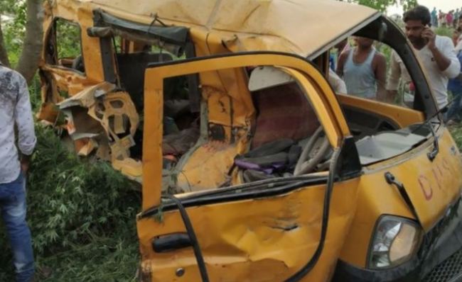 印度校車遭火車撞 釀至少13童喪命 | 華視新聞